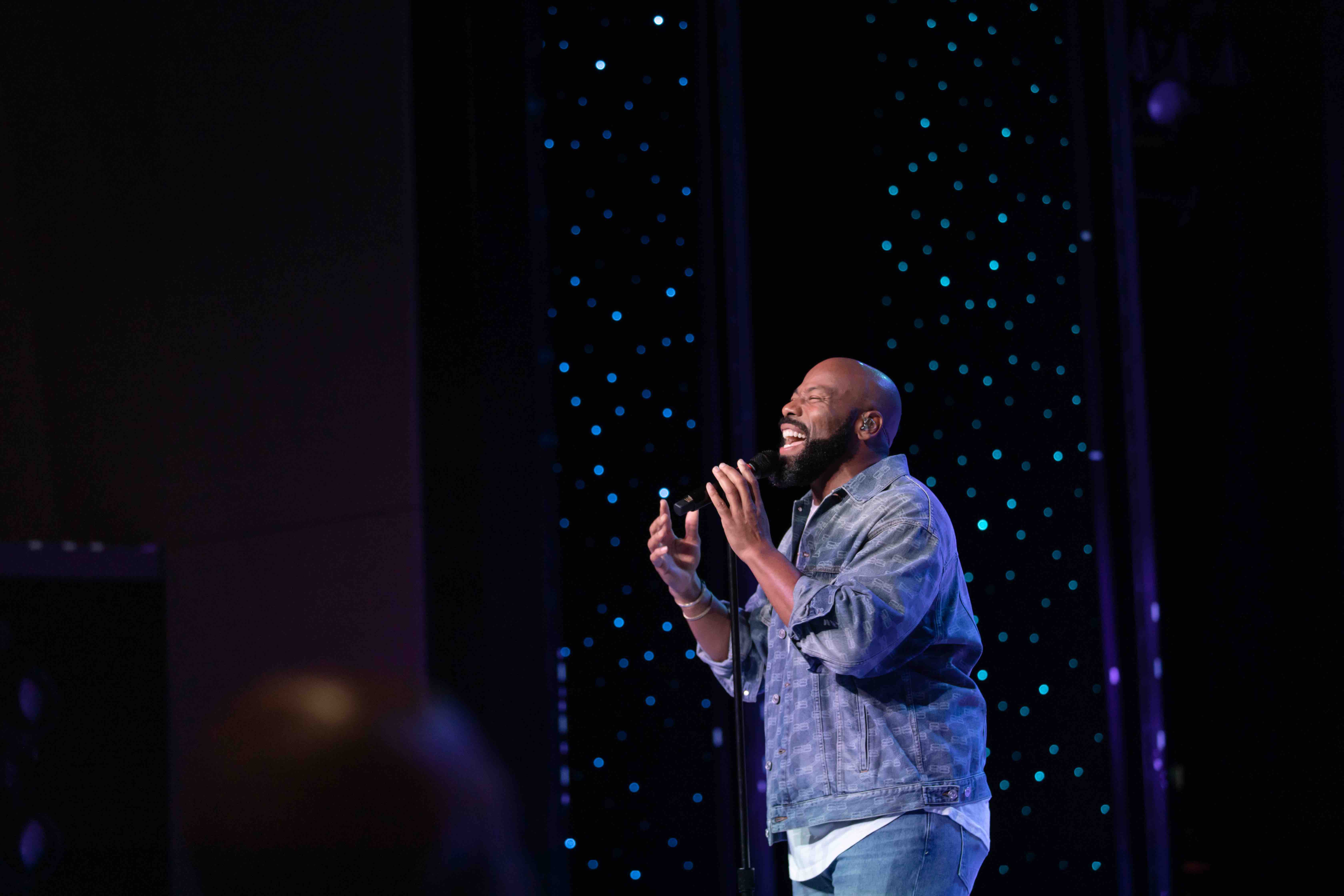 Side profile of Anthony Evans singing