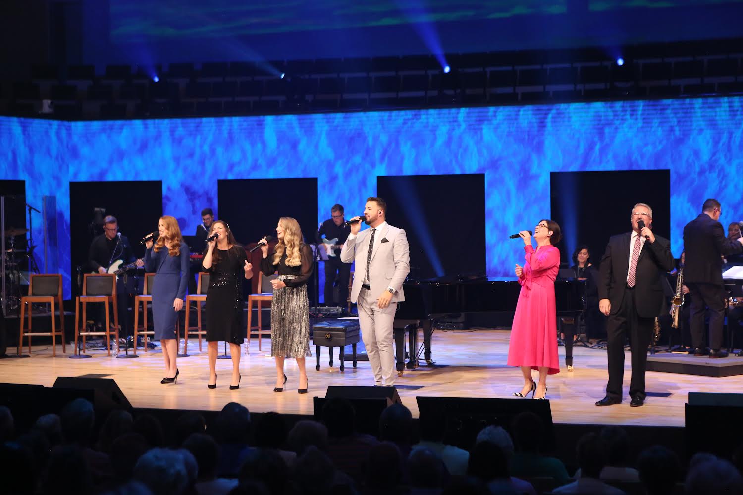 The Collingsworth Family praising God