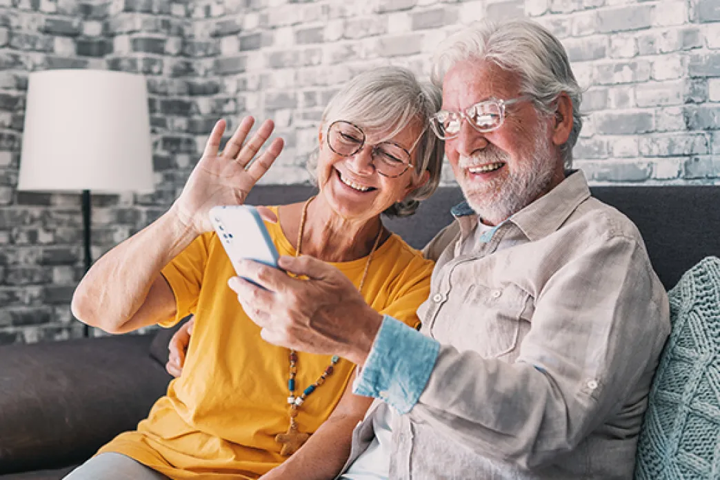 couple on cell phone