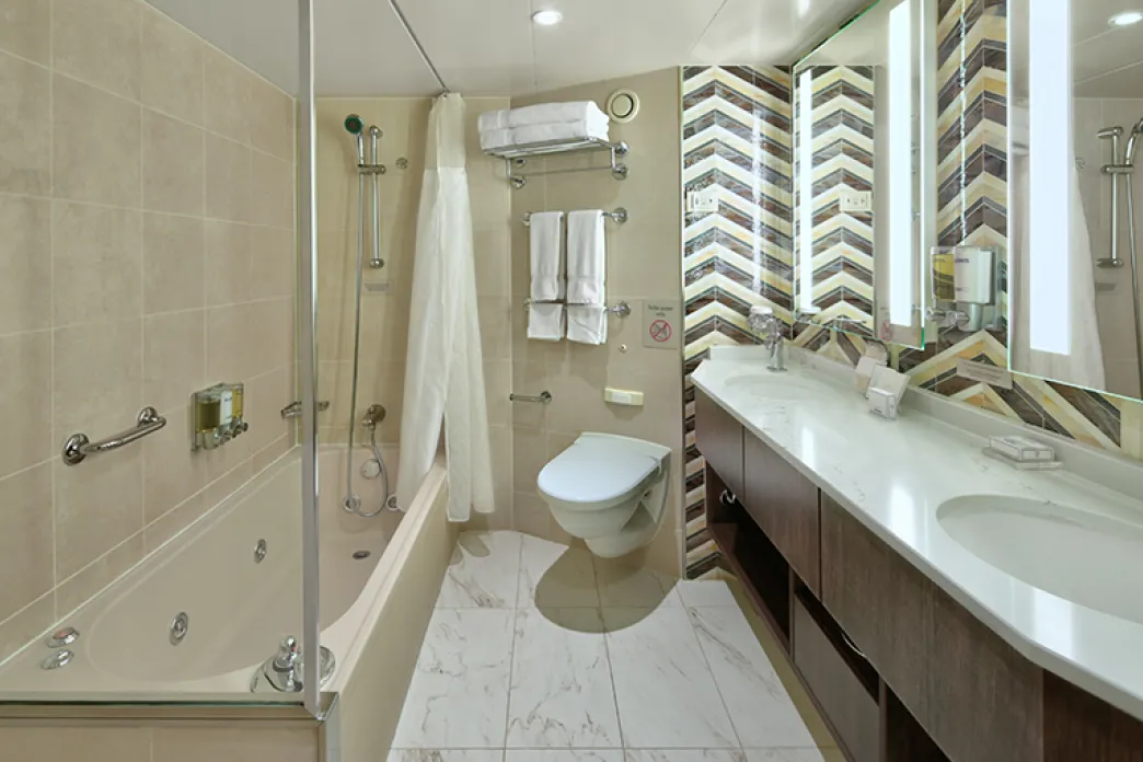 Holland America Zuiderdam - Signature Suite bathroom