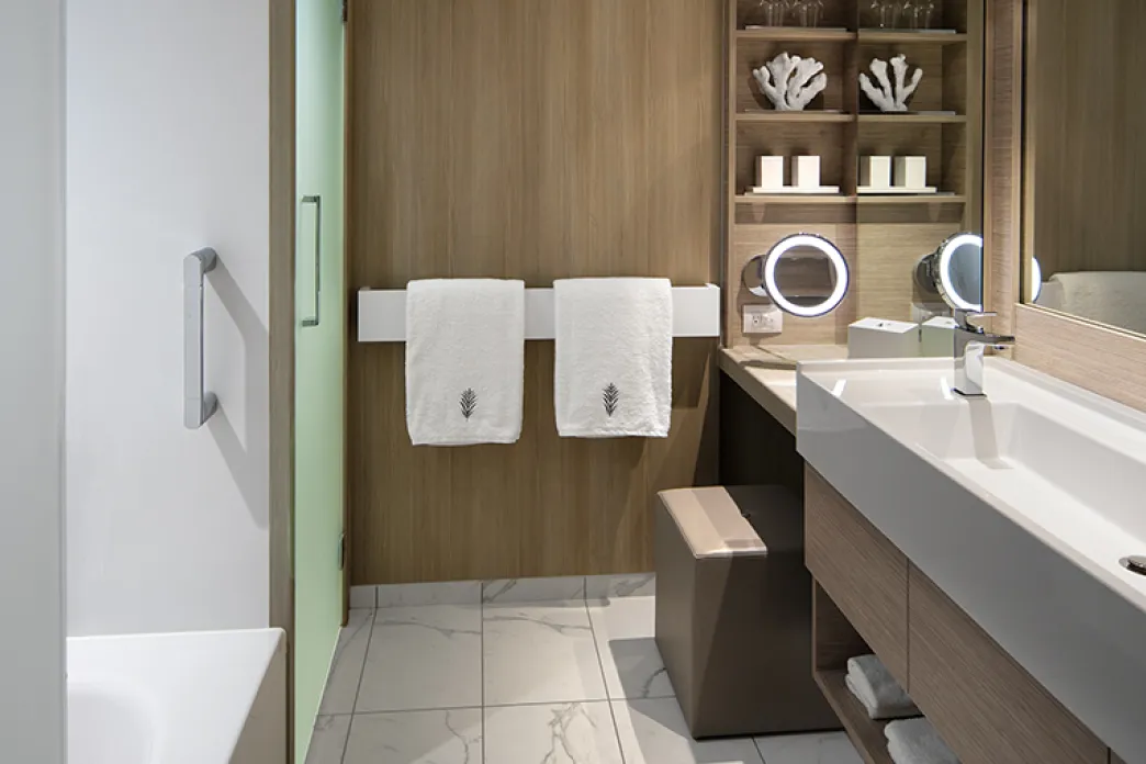 Celebrity Beyond - Aqua Suite bathroom