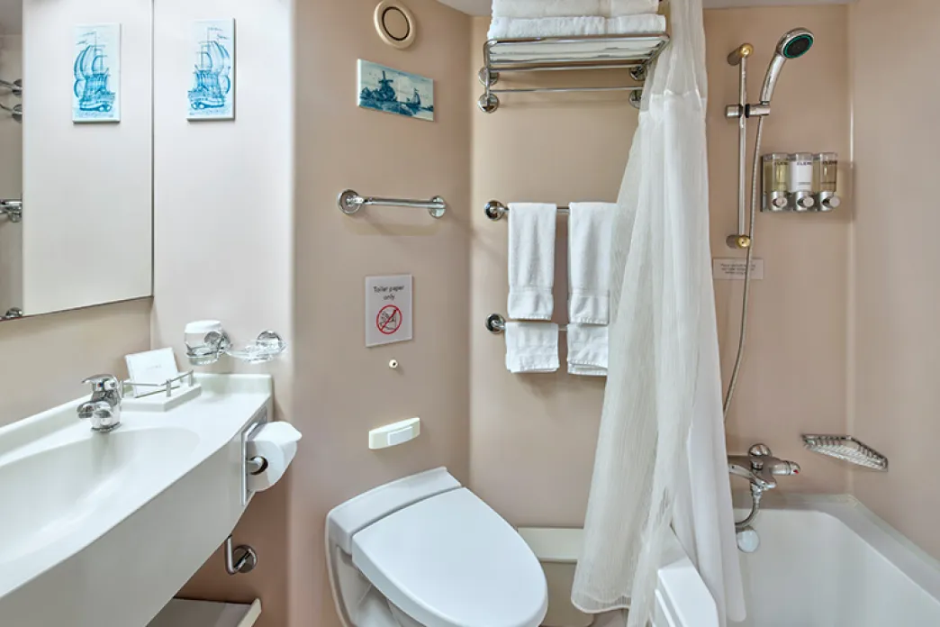 Holland America Line Oosterdam - Verandah bathroom