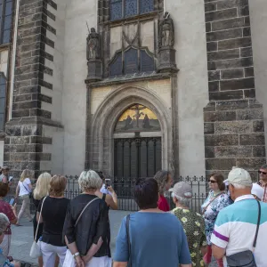 Crowd outside of castle