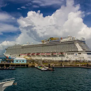 cruise ship in bermuda